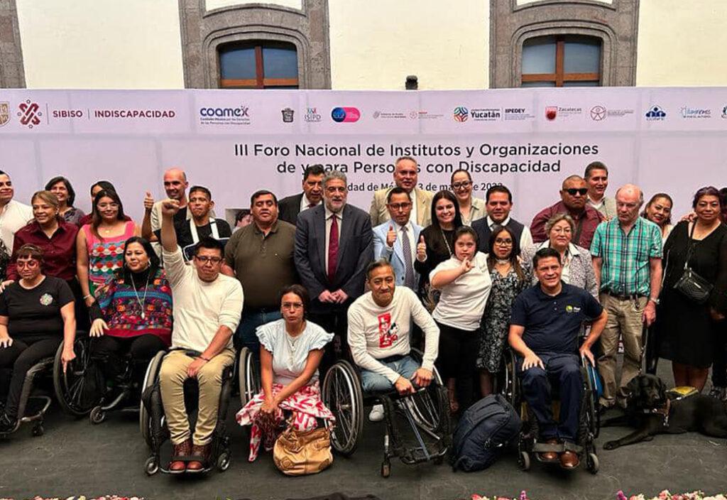 La imagen muestra el panel que participo en el III Foro Nacional de Institutos y Organizaciones de y para Personas con Discapacidad